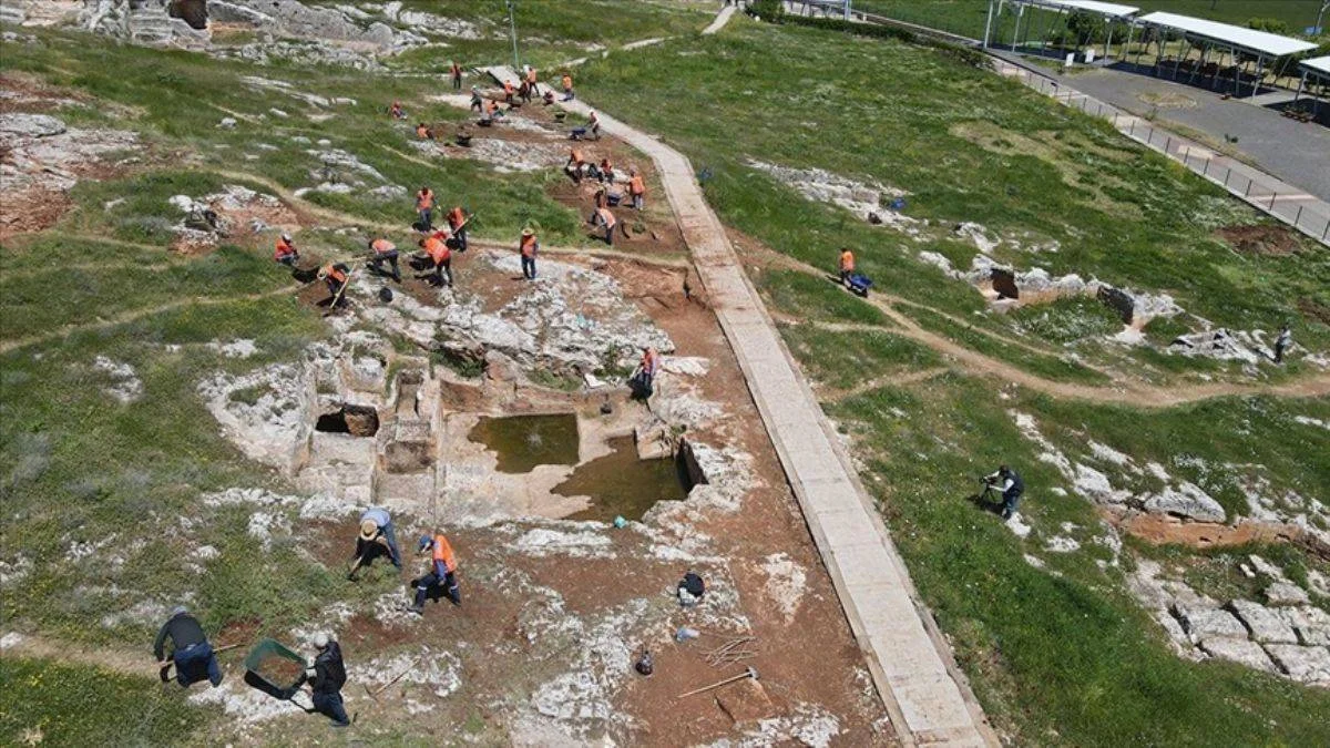 Depremi hasarsız atlatan Perre Antik Kenti'nde kazılar başladı
