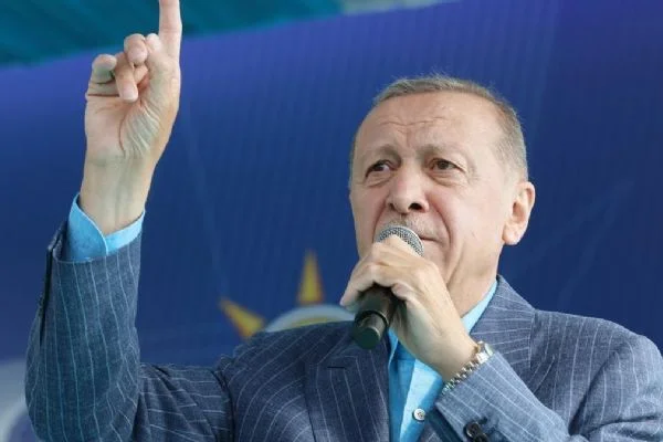 Erdoğan: Demokrasimizin namusu sandıklara hep birlikte sıkı sıkıya sahip çıkalım