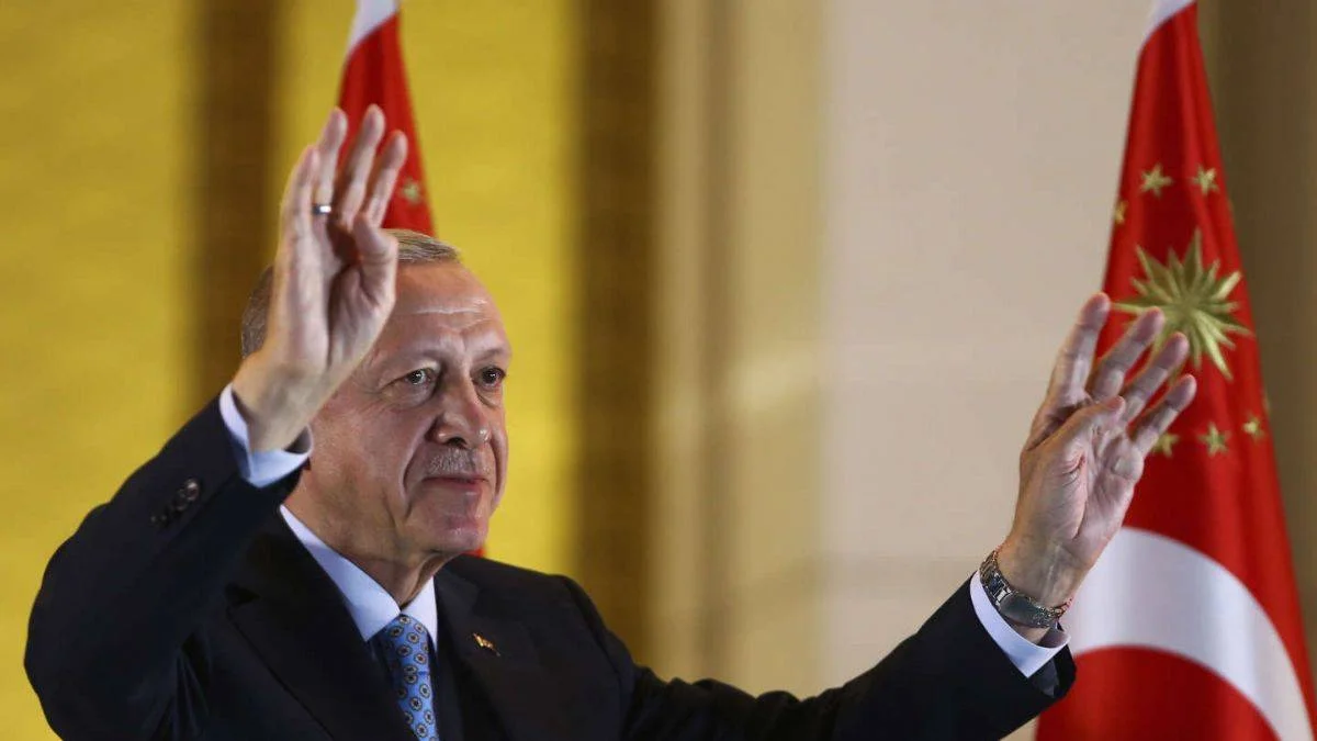 Fransız medyası: Erdoğan batmaz