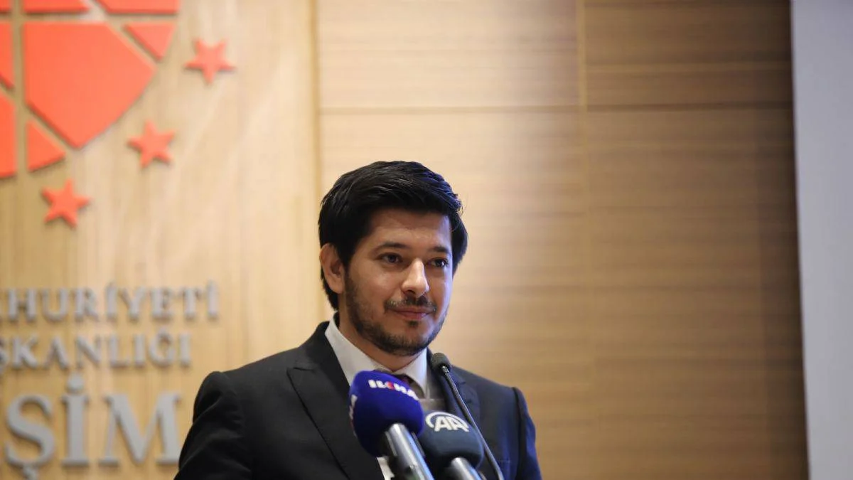 Metin Erol'den Türkiye Yüzyılı'nı inşa edecek olan bu gençlerin tarafı, hakikatin yanıdır
