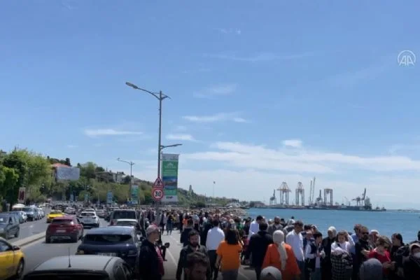 Oy kullanan İstanbullular parklara ve sahillere akın etti