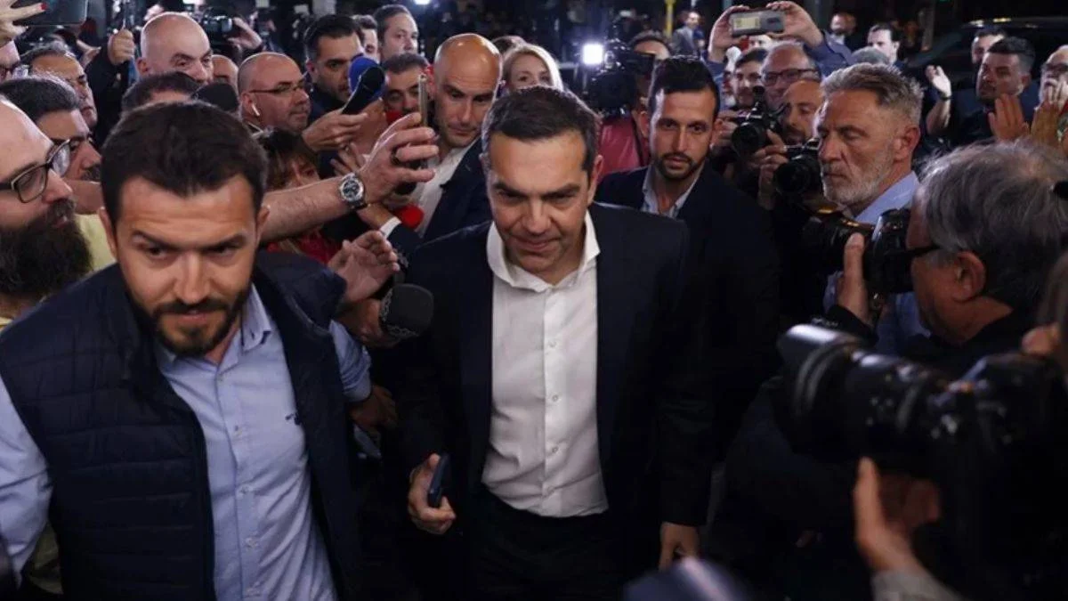 Yunanistan seçim sonrası karışık: Çipras da reddetti