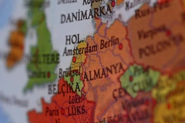 Almanya'da 3 kişi DHKP-C yöneticiliğinden yargılanıyor