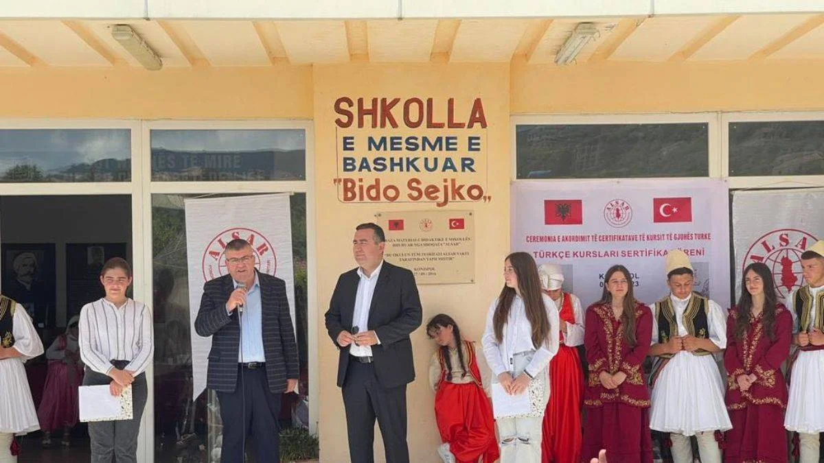 Arnavutluk'ta Türkçe kursu töreni