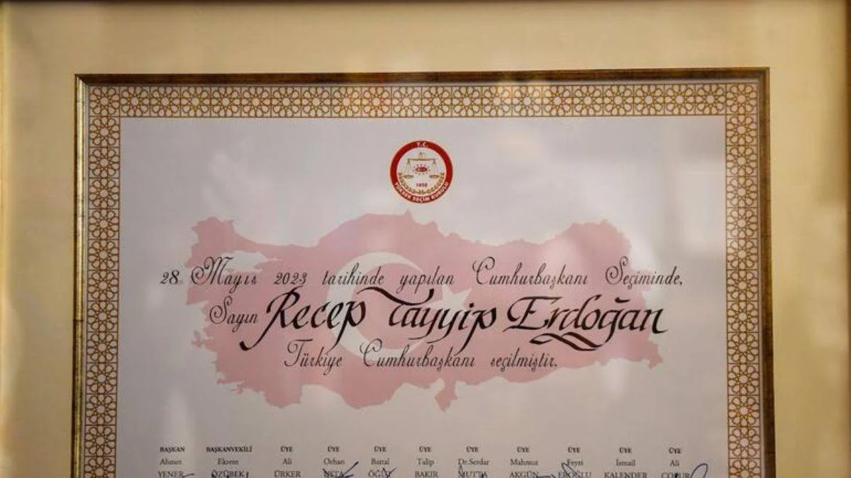 Cumhurbaşkanı mazbatası Şentop'a teslim edildi