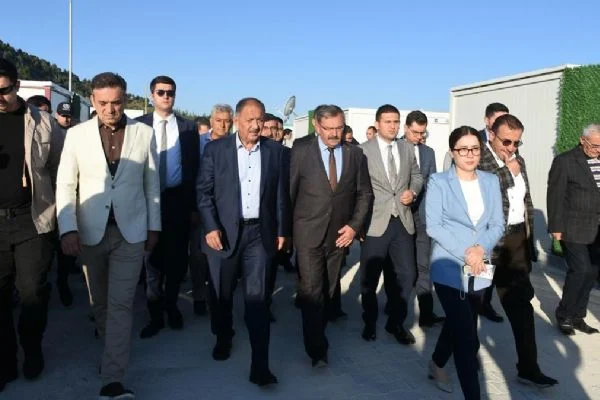 Deprem bölgesi için yeni karar! Bakan Özhaseki: Bayramdan sonra açıklayacağız