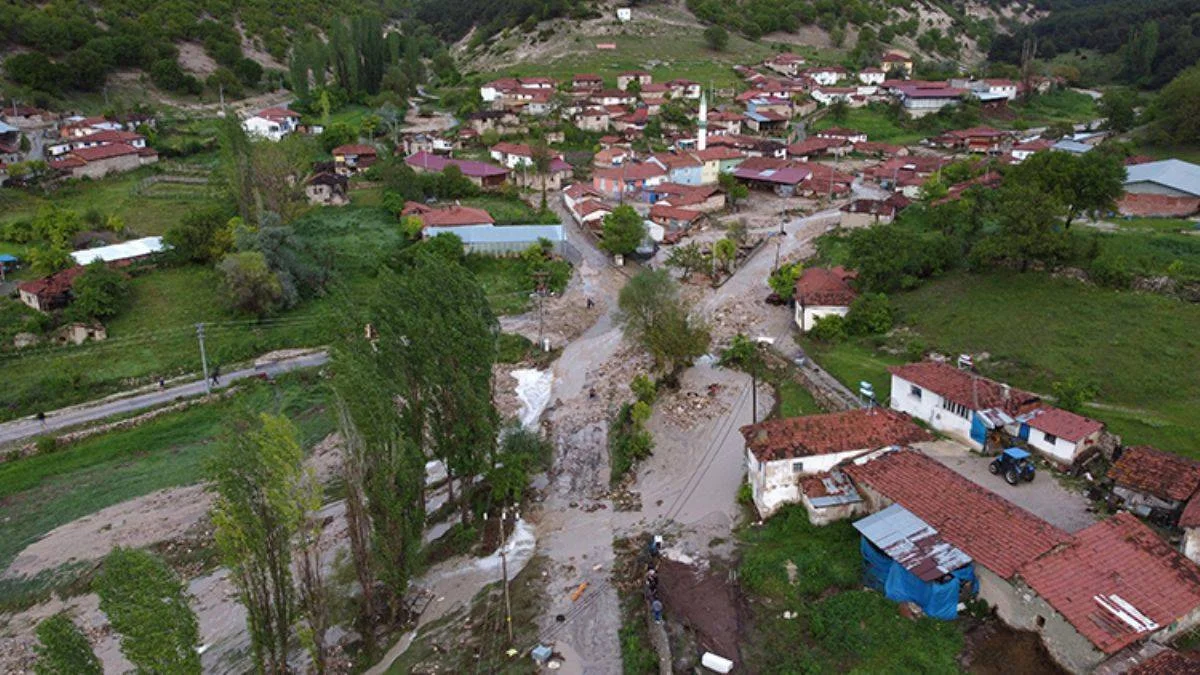 Eskişehir'de mahalleleri sel aldı; AFAD'dan açıklama
