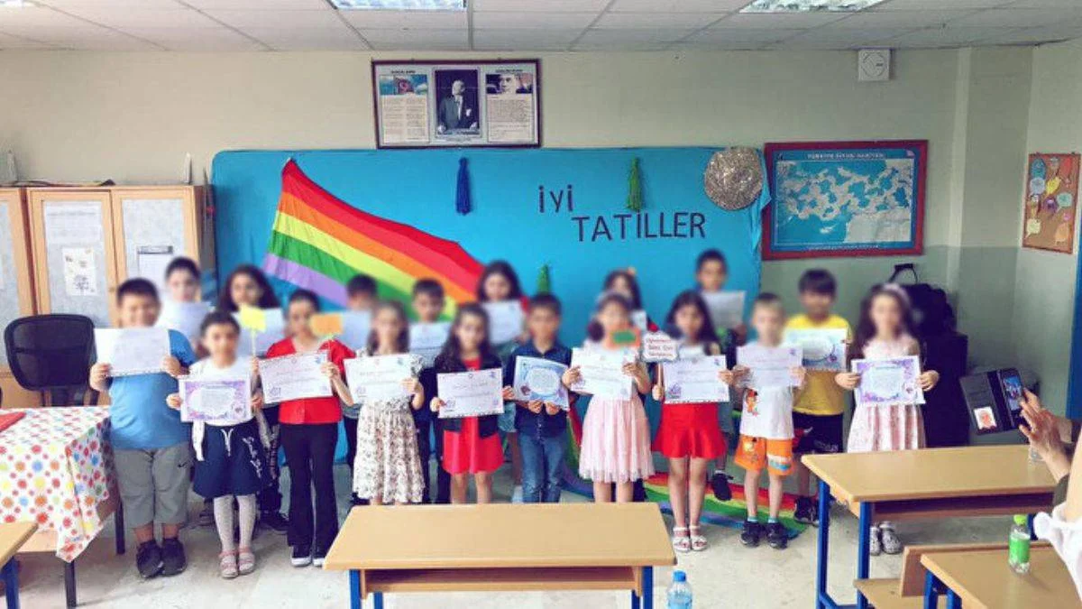 İlköğretim öğretmeninden karne günü LGBT propagandası