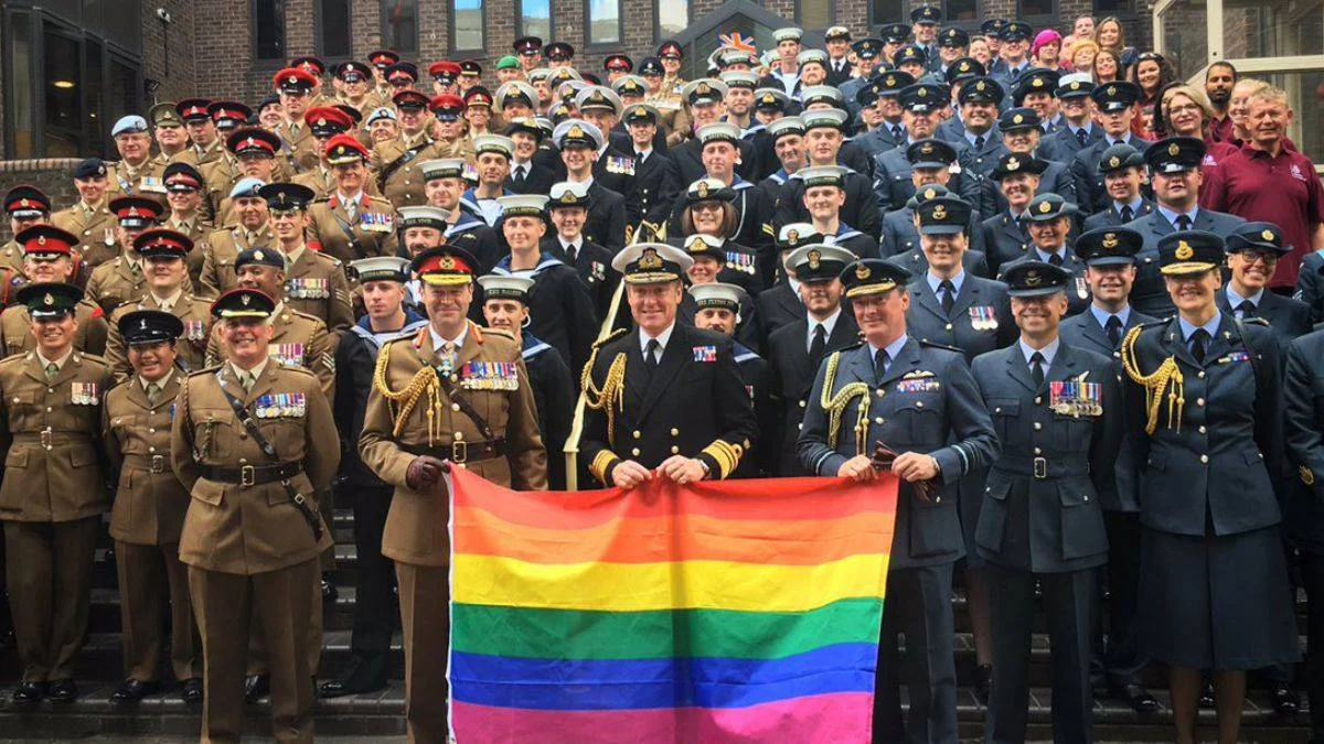 İngiliz ordusunda LGBT dönüşümü: 'Daha az erkeksi olsun'