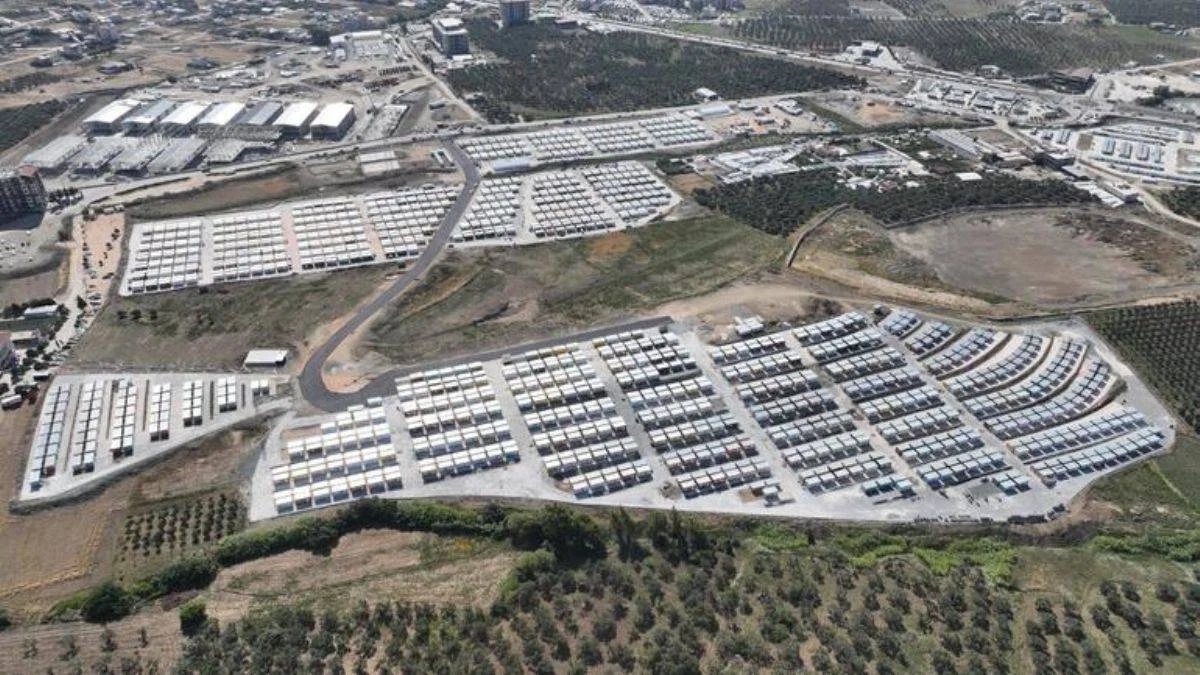 Katar'ın Hatay'da inşa ettiği geçici yaşam merkezi teslim edildi