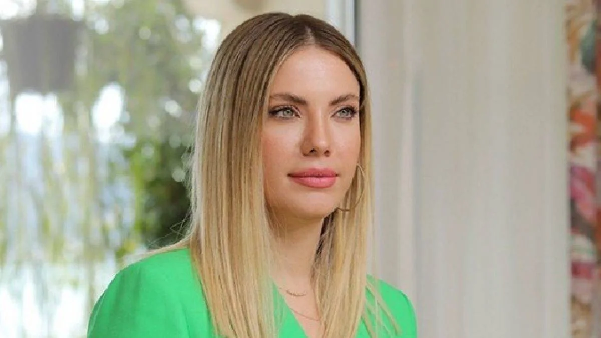 Oyuncu Eda Ece de depremzedelerle dalga geçti