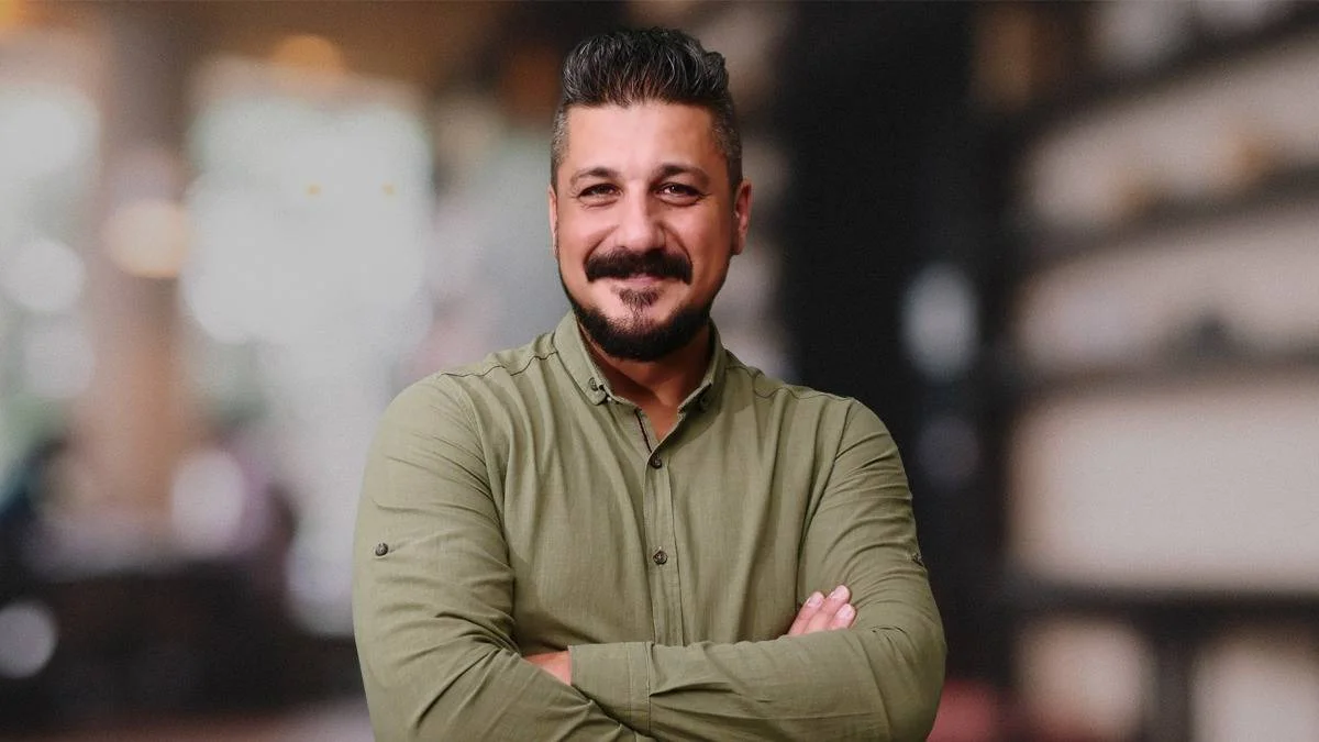 Serdar Sezer'in Yapay Zeka ile Görselleştirdiği Kitap Büyük İlgi Görüyor