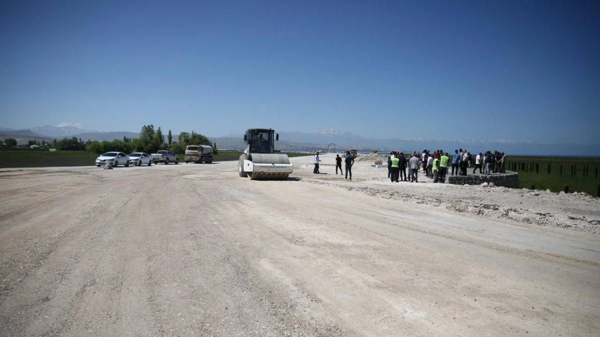 Van Gölü kıyısına 16 kilometrelik sahil yolu yapılacak