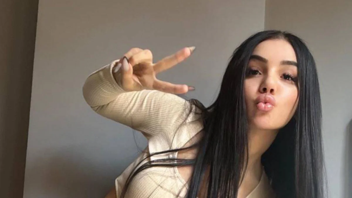 Ayda Alina Kimdir?