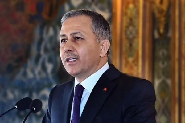 Bakan Yerlikaya duyurdu! FETÖ'ye yönelik geçen ay düzenlenen 513 operasyonda 130 kişi tutuklandı