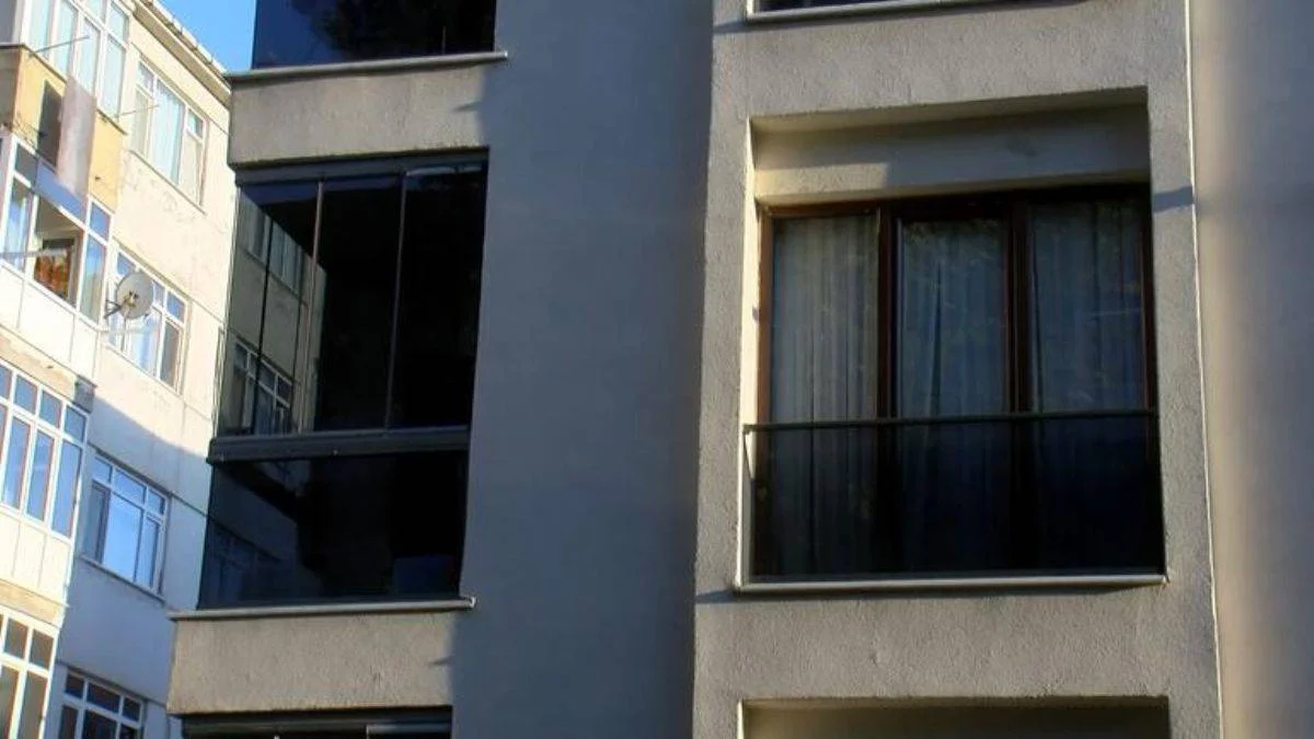 Bakırköy'de iki kişi başlarından silahla vurulmuş halde bulundu