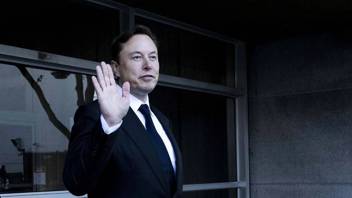 Elon Musk Twitter'ın adını değiştirerek kimi taklit ediyor?