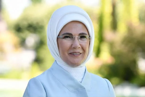 Emine Erdoğan, A Milli Kadın Voleybol Takımını tebrik etti