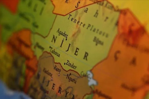 Fransa, Nijer'e yönelik tüm mali yardımlarını askıya aldı