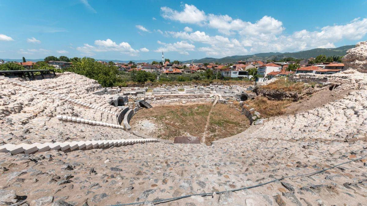 İznik Roma Tiyatrosu turizme kazandırılıyor