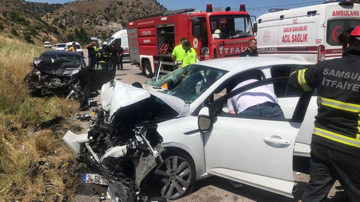 Kafa kafaya çarpıştılar: 1 ölü, 5 yaralı