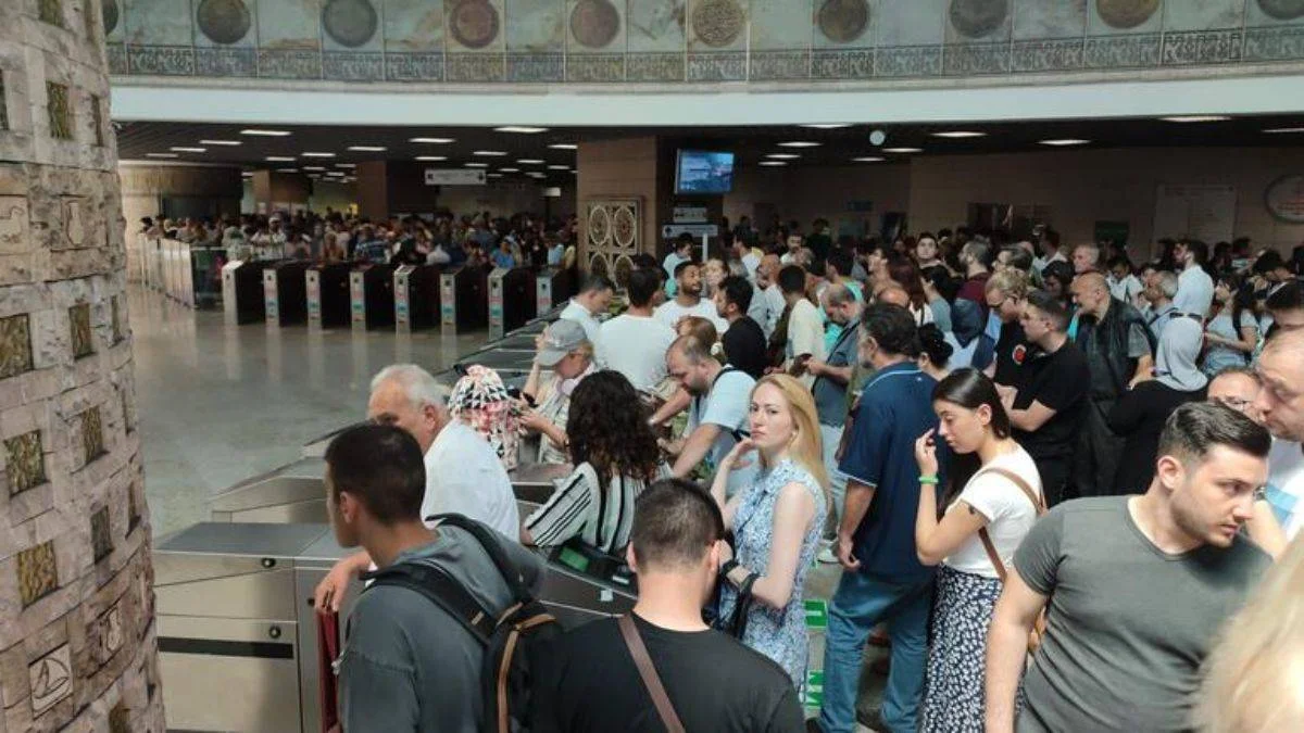 Marmaray'da raylara atladığı iddia edilen genç kız öldü