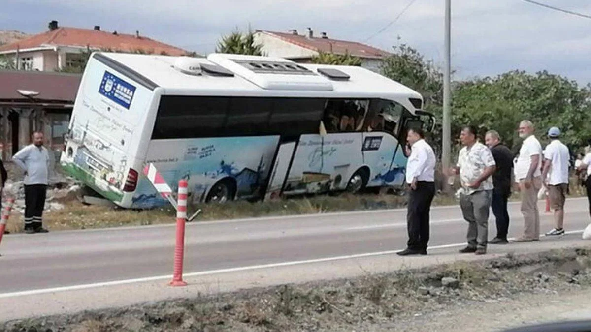 Önüne köpek çıkan otobüs savruldu: 1 ölü, 7 yaralı
