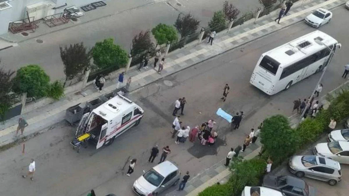 Otomobilden inen Zeynep otobüsün altında kalarak can verdi