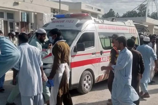 Pakistan'da kongreye bombalı saldırı! 35 kişi hayatını kaybetti