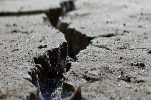 Afganistan 5,3 büyüklüğünde deprem ile sallandı