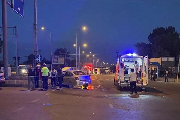 Ağrı'da minibüsle otomobil çarpıştı, 1 bebek öldü, 16 kişi yaralandı