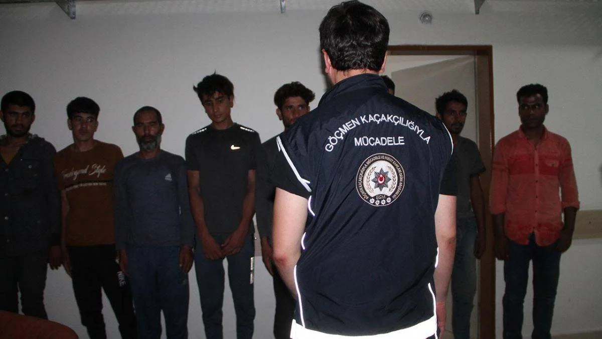 Amasya'da bir tırda 70 düzensiz göçmen yakalandı