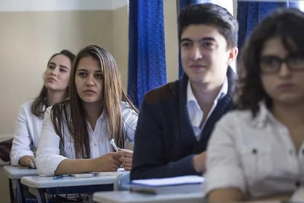 Bakan Tekin duyurdu: Liselerde sınıf tekrarı geri geliyor