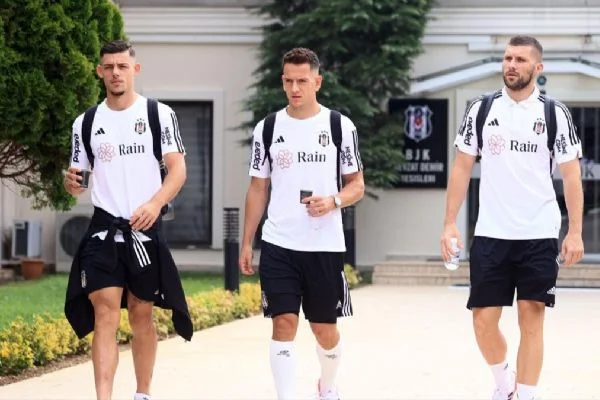Beşiktaş'ın kamp kadrosu belli oldu