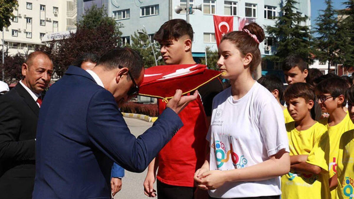 Çankırı'da 'Şapka Devrimi' kutlandı: 'Müftü Panama şapkası taktı'
