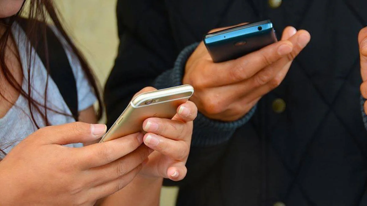 Dikkat! Her türlü cep telefonunuza girebilirler