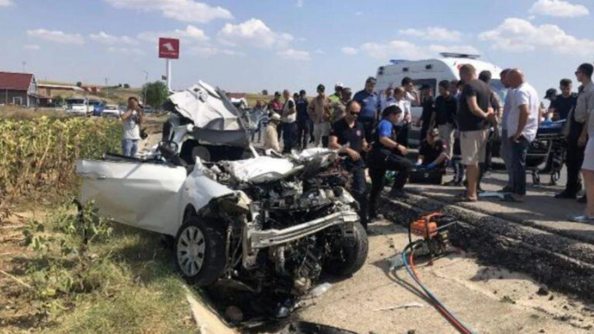 Edirne'de kaza: 1 polis hayatını kaybetti, 2'si polis 5 yaralı
