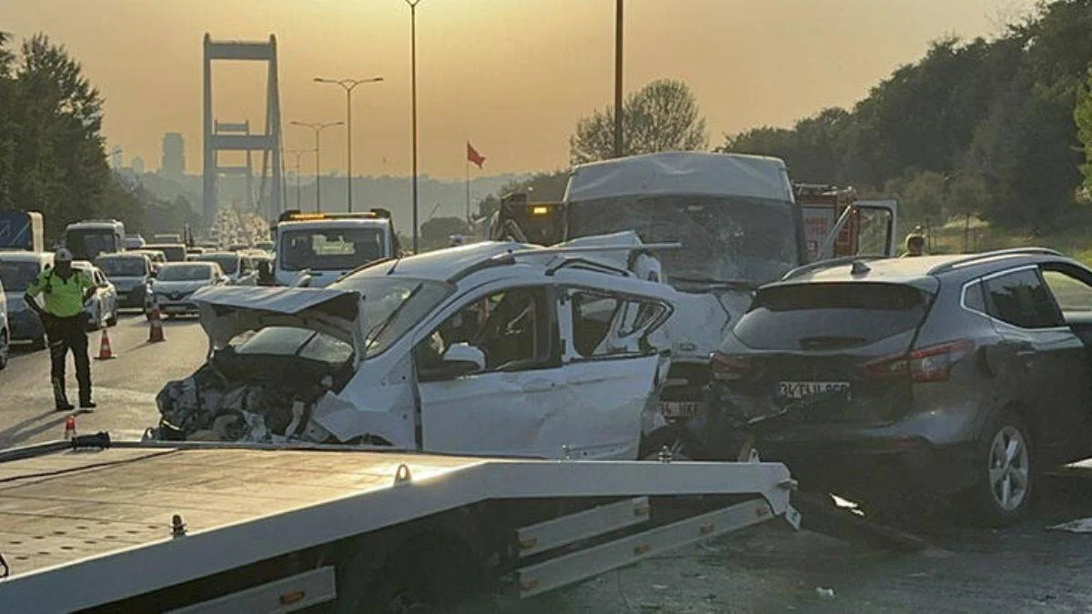 FSM Köprüsü'nde zincirleme kaza: 2'si ağır 5 yaralı