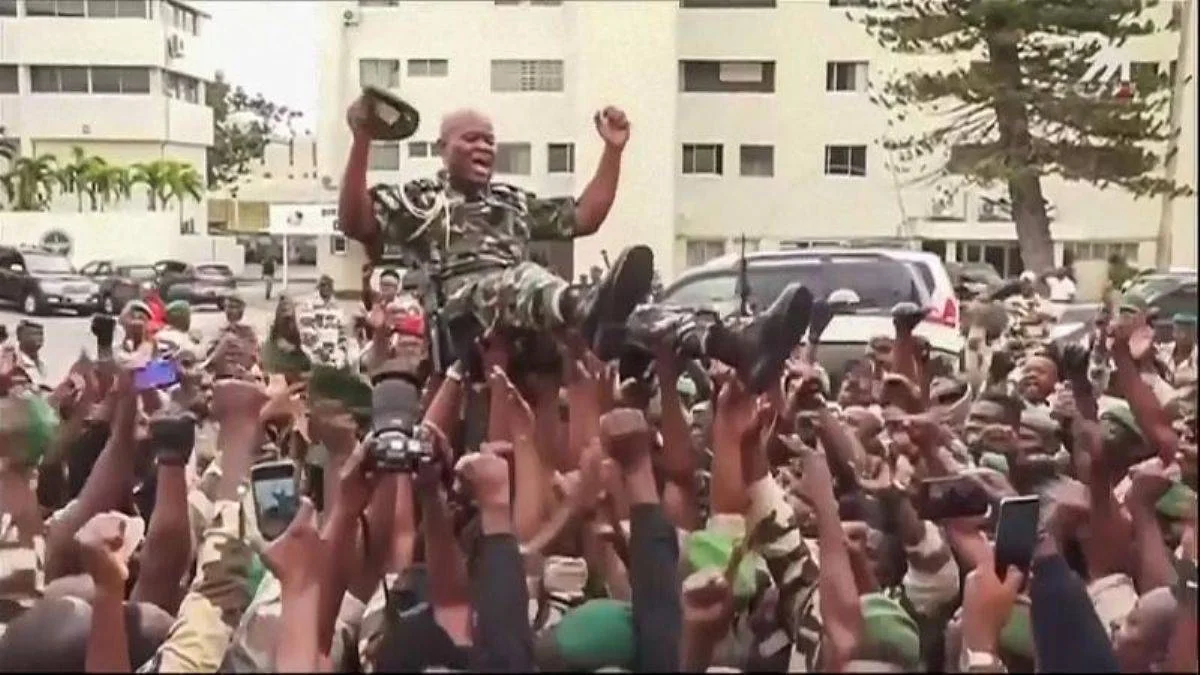 Gabon: Darbenin elebaşı hükümet kuruyor