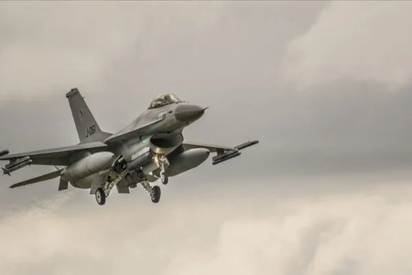 Hollanda: ABD, F-16 savaş uçaklarının Ukrayna'ya teslimatını onayladı