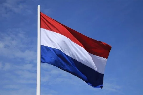 Hollanda, hava sahasına yaklaşan Rus savaş uçaklarının durdurulduğunu bildirdi