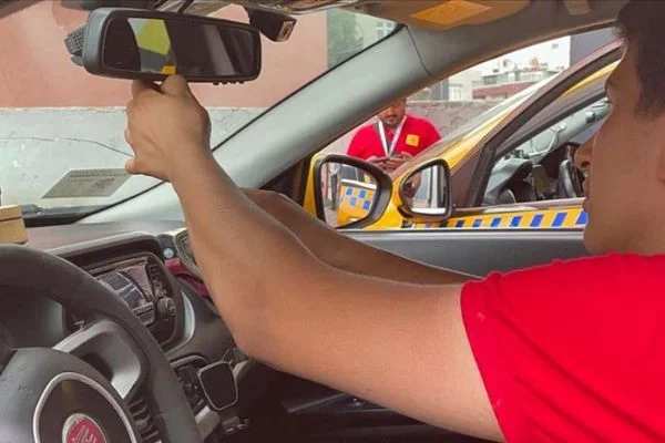 İstanbul'da minibüs ve taksilerde zamlı tarife uygulanmaya başlandı
