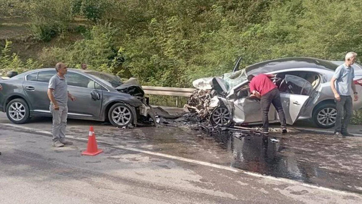 Kafa kafaya çarpıştılar: 1 ölü, 3 yaralı