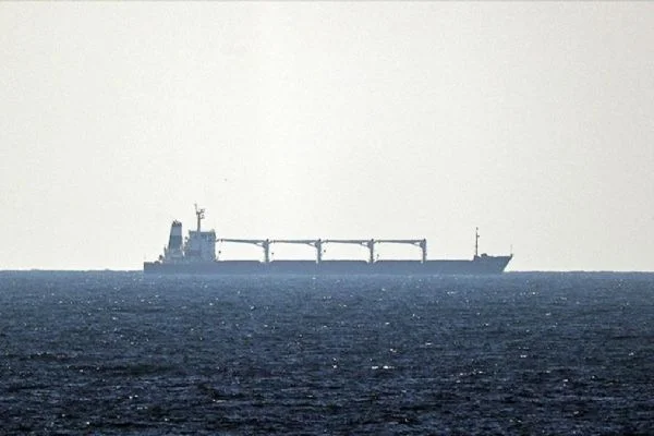Karadeniz'de hareketli anlar! Rus savaş gemisi uyarı ateşi açtı