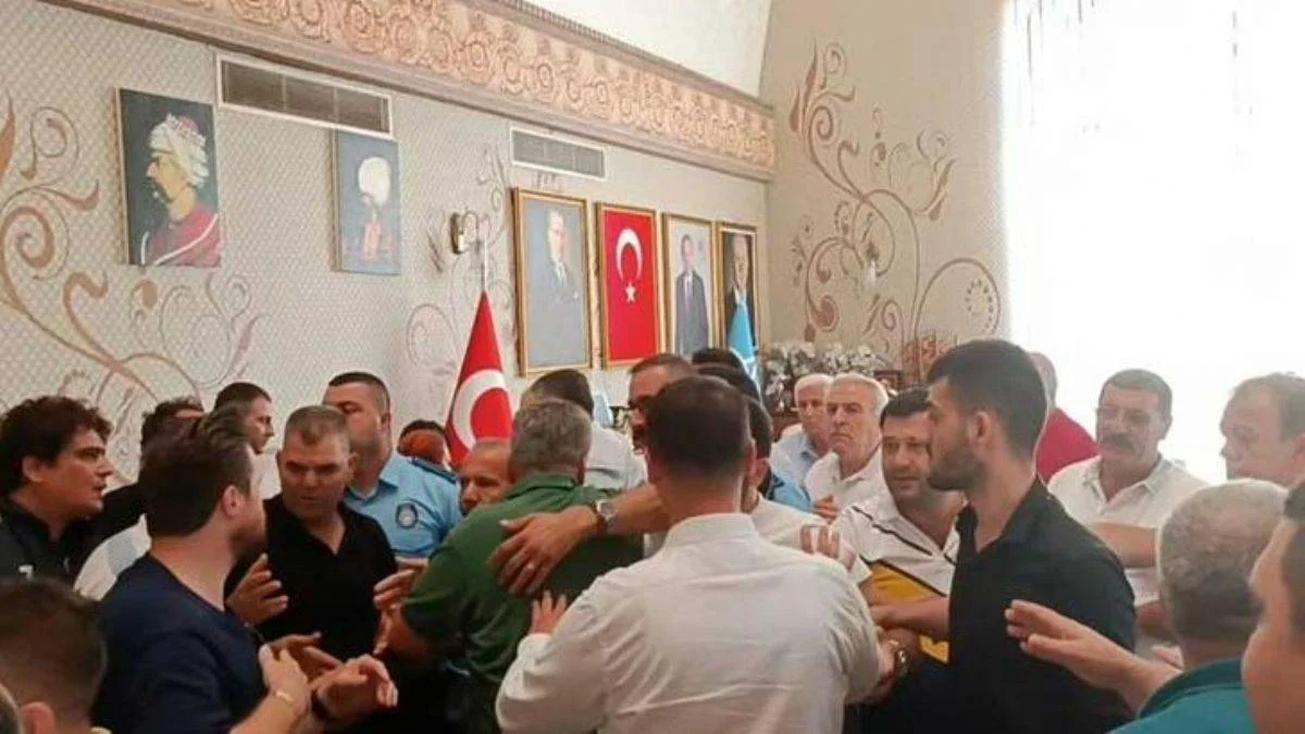 Meclis'te AK Parti-İYİ Parti arasında yumruklu kavga