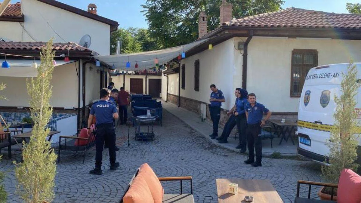 Nargile salonunda borç kavgası; silah çekip vurdu