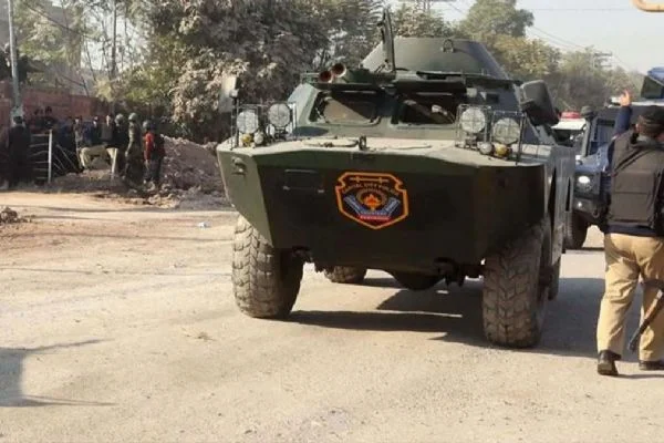 Pakistan'da askeri konvoya saldırı: 6 asker ve 4 terörist yaşamını yitirdi