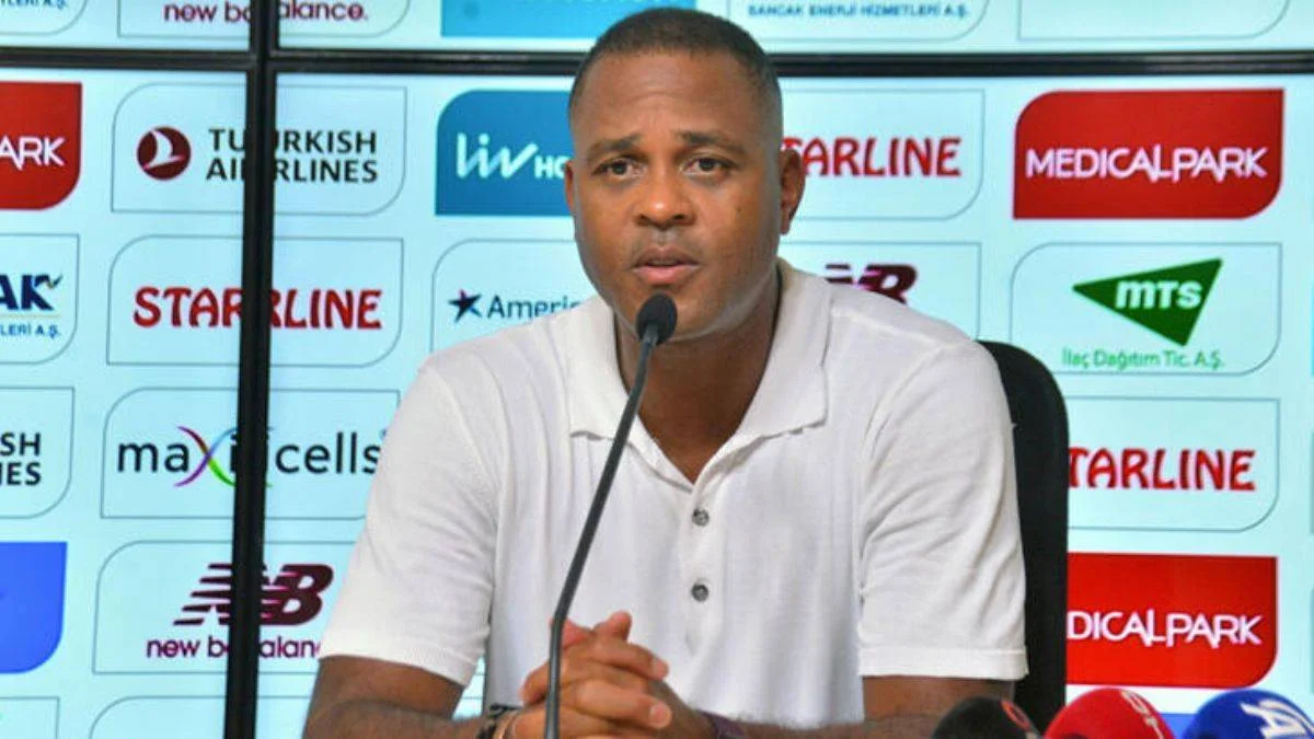 Patrick Kluivert: 10 kişi kaldıktan sonra takımımla daha çok gurur duydum