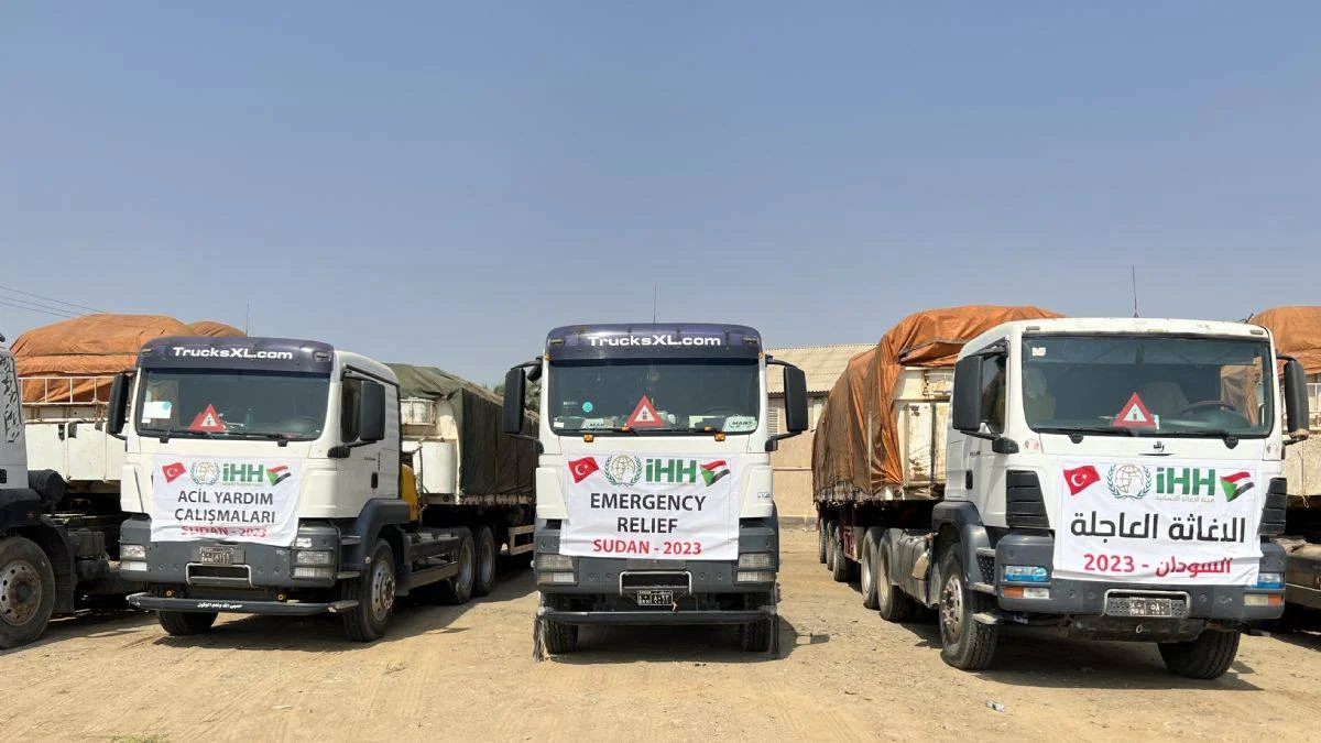 Sudan'a gönderilen 15 konteynerlik yardım malzemesi ülkeye ulaştı