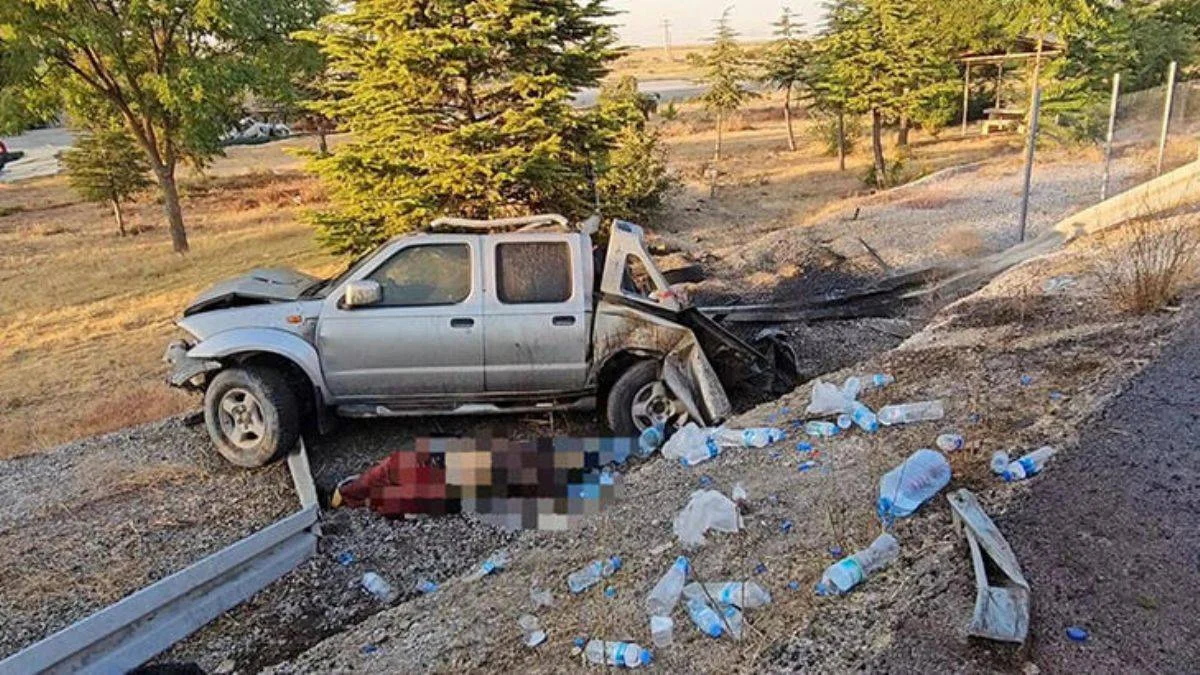 TIR, peş peşe iki aracı ezdi: 1 ölü, 3 yaralı